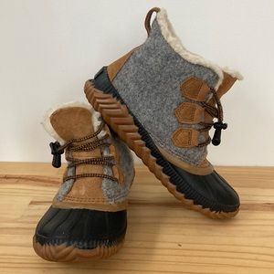 Sorel snow boots, MINT/excellent, youth size US 3 waterproof insulated duckboot